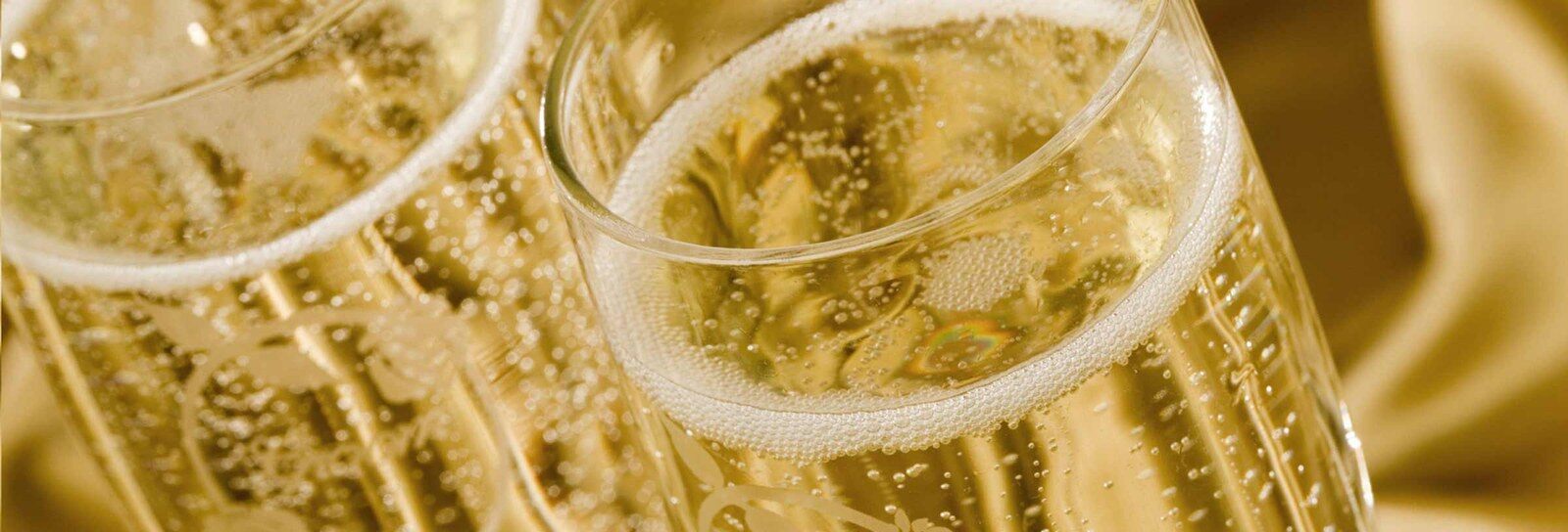 Glasses of sparkling wine with fine bubbles