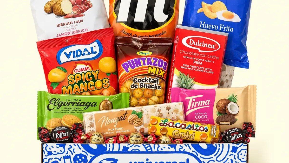 Universal Yums Spain box November 2026 with Vidal spicy mango gummies, Doble M corn snacks, chips and nougat